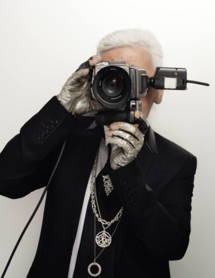 We heart it social media picture