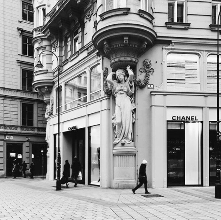 We heart it social media picture