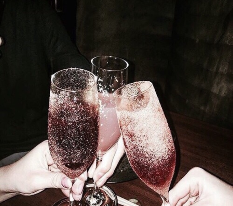 We heart it social media picture