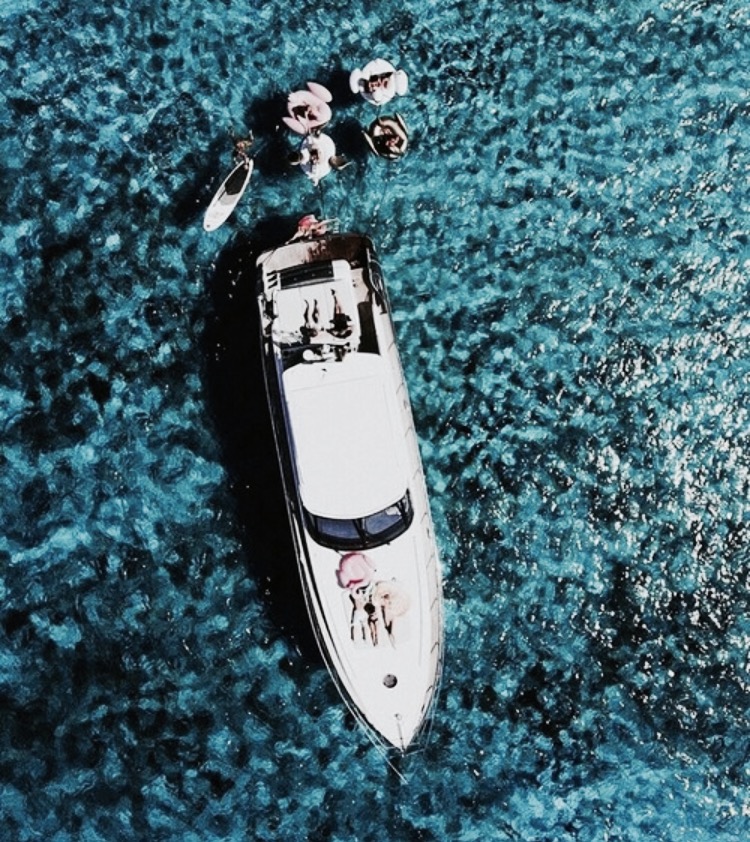 We heart it social media picture