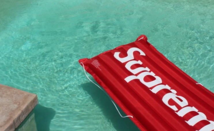 A red pepper in the&nbsp;sun