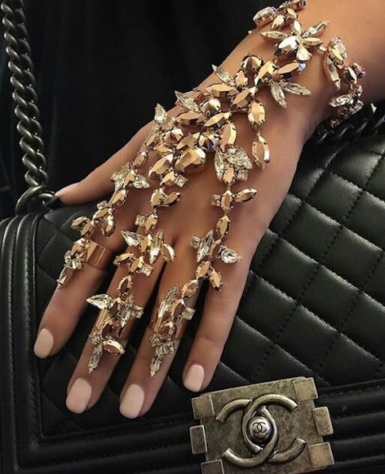 we heart it social media picture