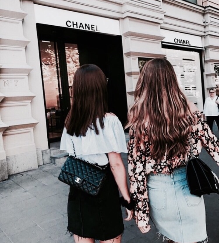 We heart it social media picture