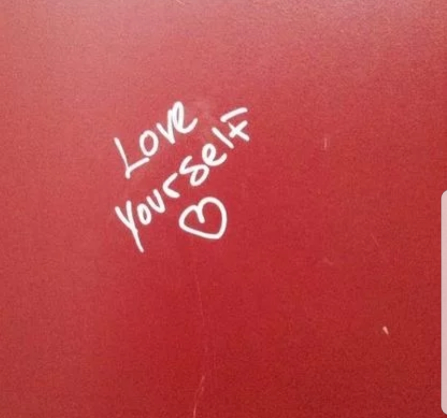 We heart it social media picture