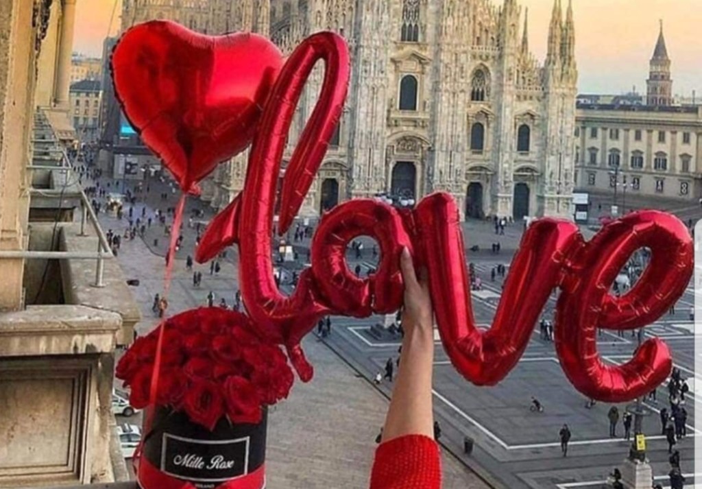 We heart it social media picture