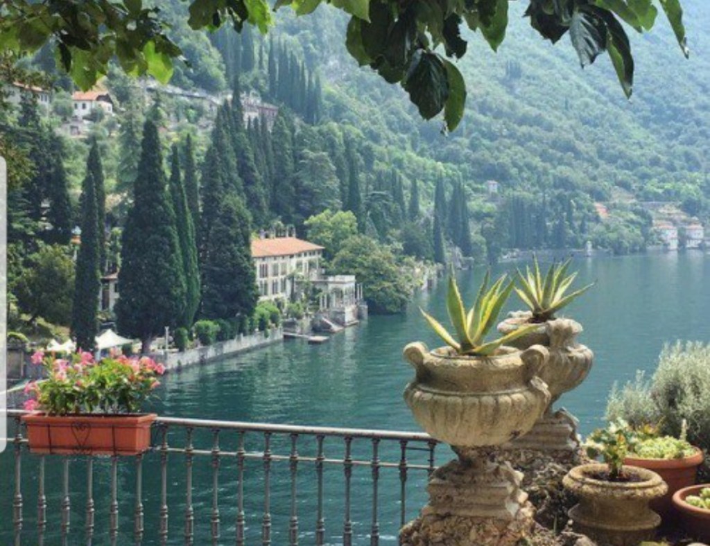 We heart it social media picture