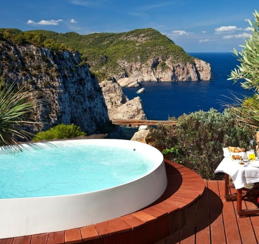 We heart it social media picture