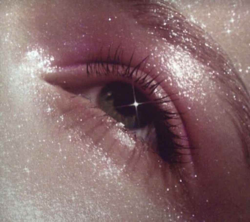 We heart it social media picture