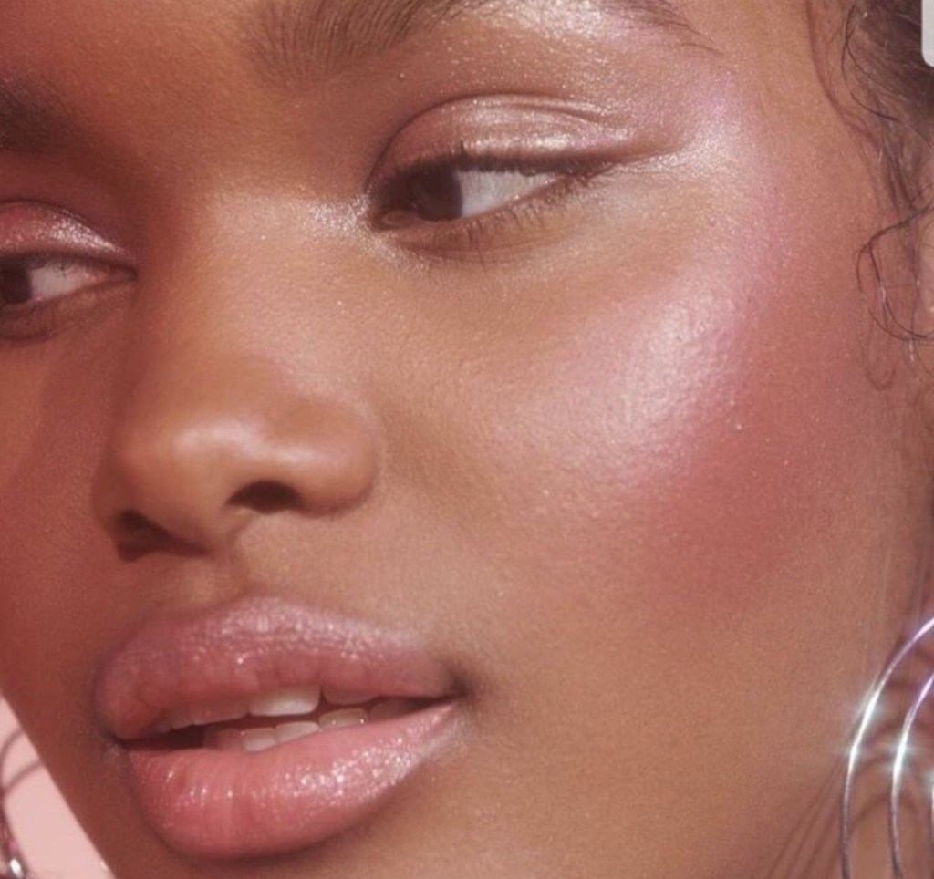 We heart it social media picture