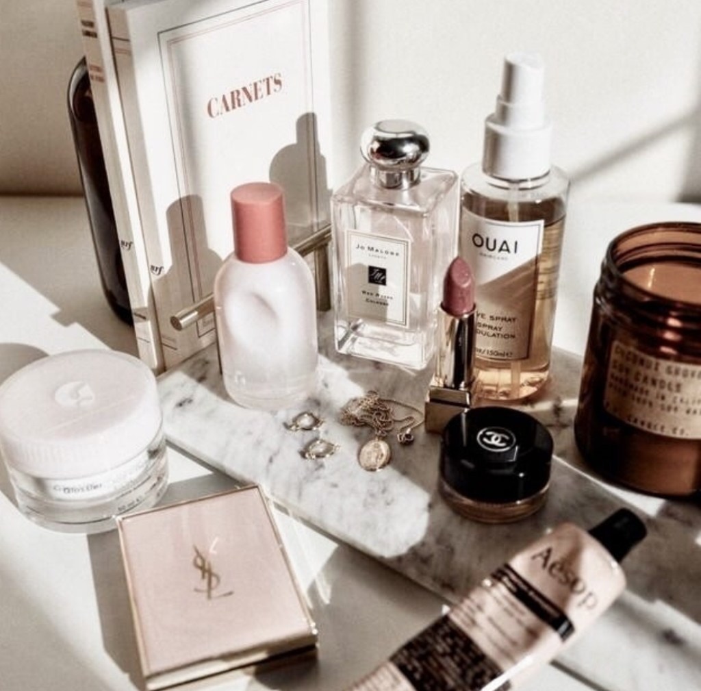 We heart it social media picture